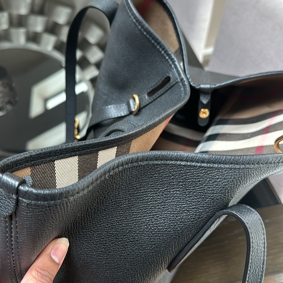 Burberry Tote Bag Large with Pouch - Picture 10 of 16